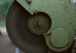 最適化した情報で注目度アップ！液晶看板